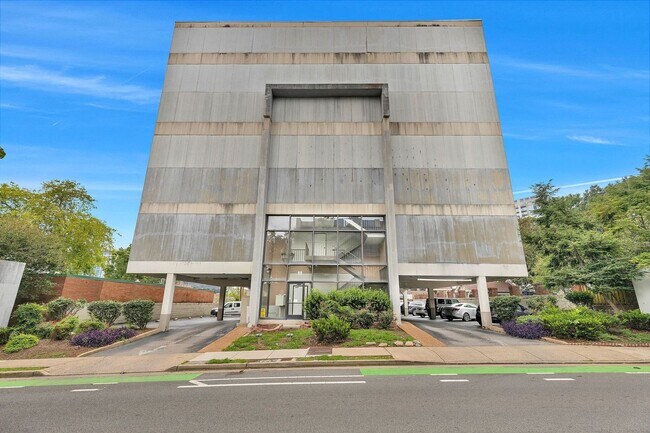 Building Photo - Music Row Condo near the Roundabout!