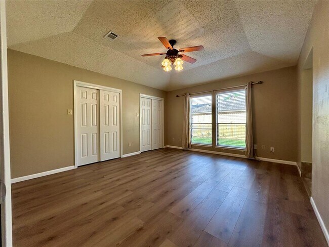 Building Photo - 2711 Laurel Creek Way