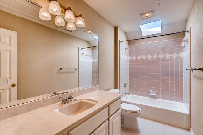 Building Photo - Beautiful Home in Great Hills!