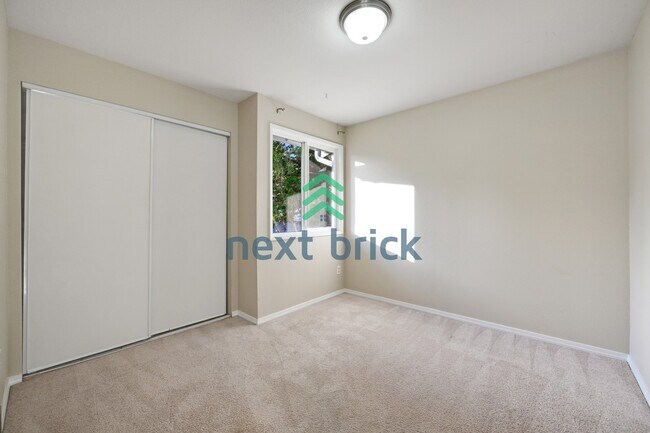 Building Photo - A Cozy 3 Bedroom and 2.5 Bathroom Property