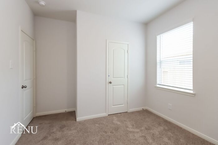 Building Photo - 10482 Sweetwater Creek Dr