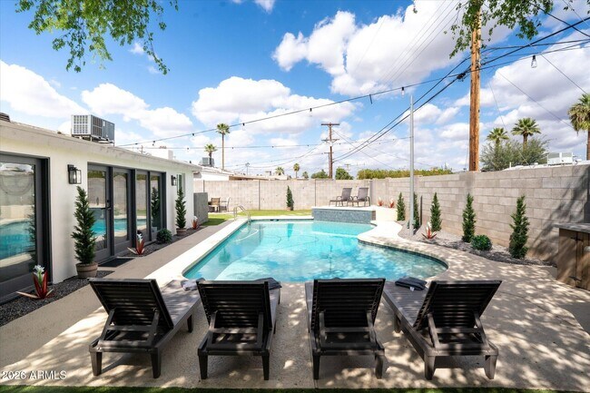 Building Photo - 423 N 73rd Pl