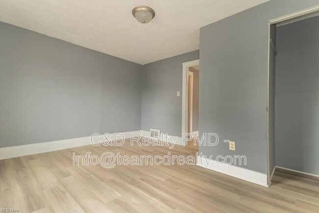 Building Photo - 3724 W 41st St