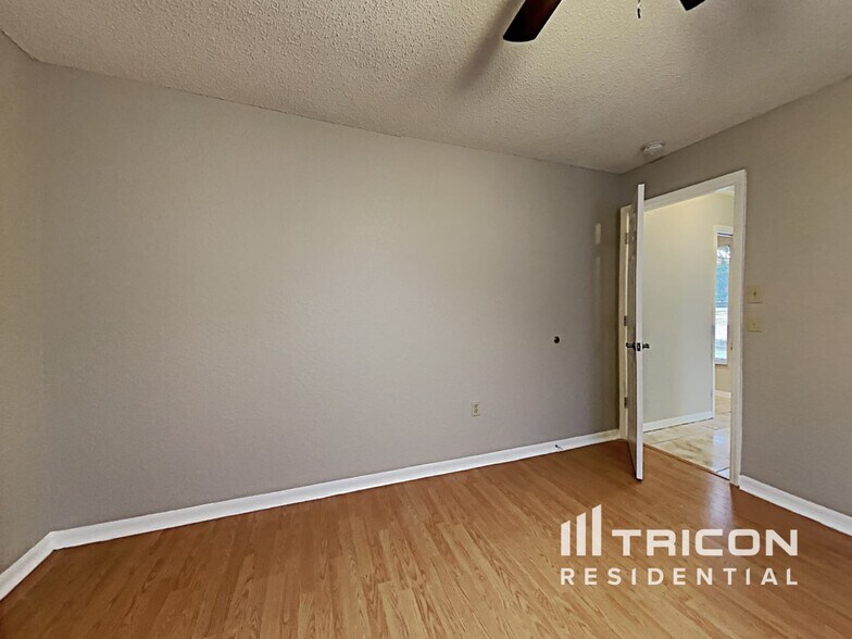 Building Photo - 14638 Coronado Dr