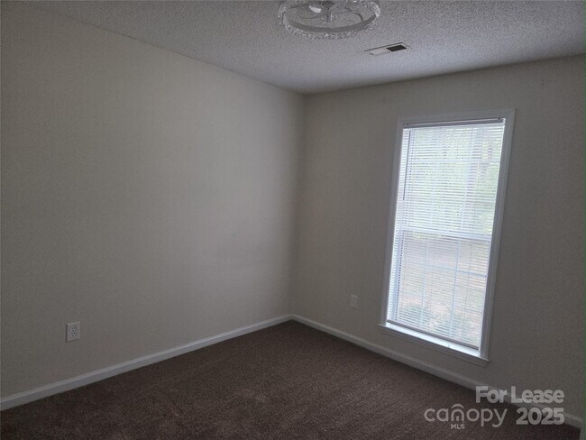 Building Photo - 141 Eagle Ct