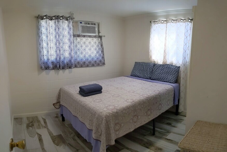 Building Photo - 2353 Dole St