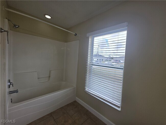 Building Photo - 4401 NE 21st Ct