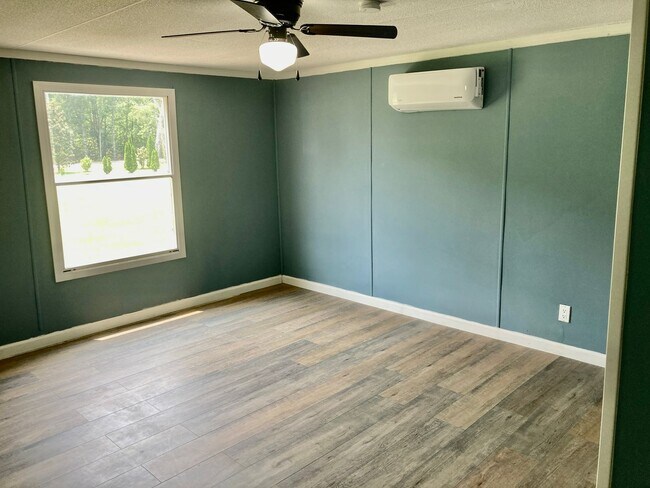 Building Photo - Conveniently Located in Trenton South Caro...
