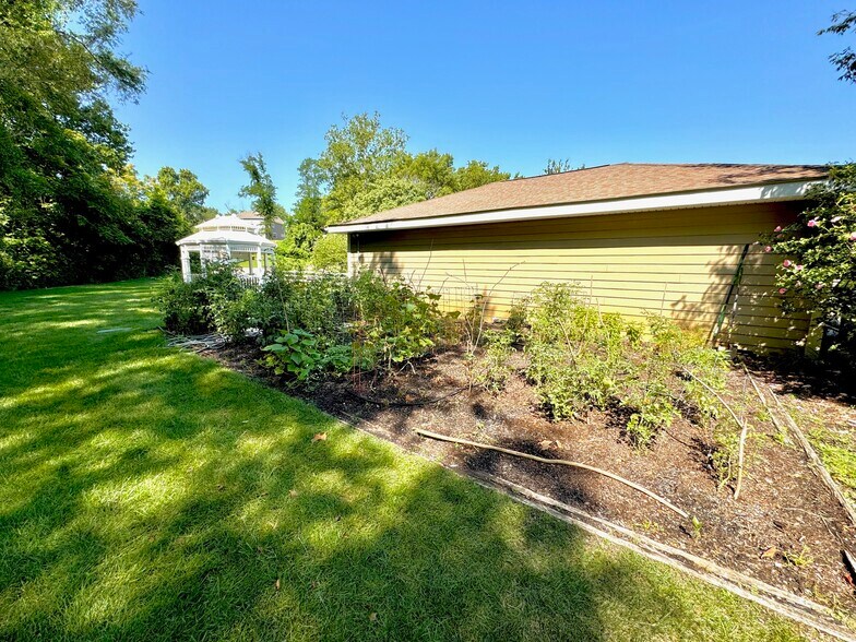 Building Photo - 2638 McKnight Crossing Ct