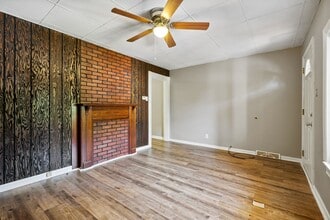 Building Photo - Updated 3 Bedroom on Quiet Street Minutes from Downtown