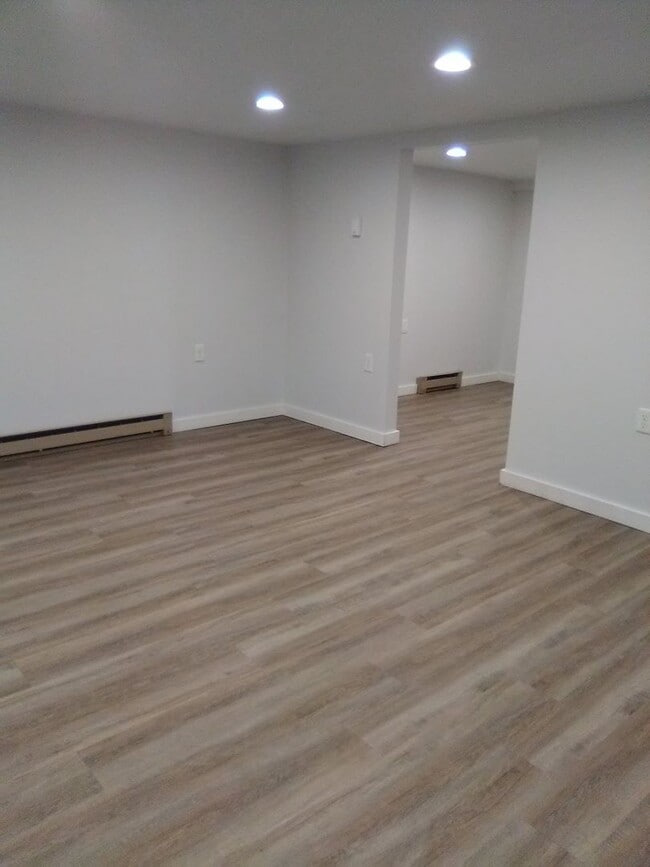 Building Photo - 406 S 11th St