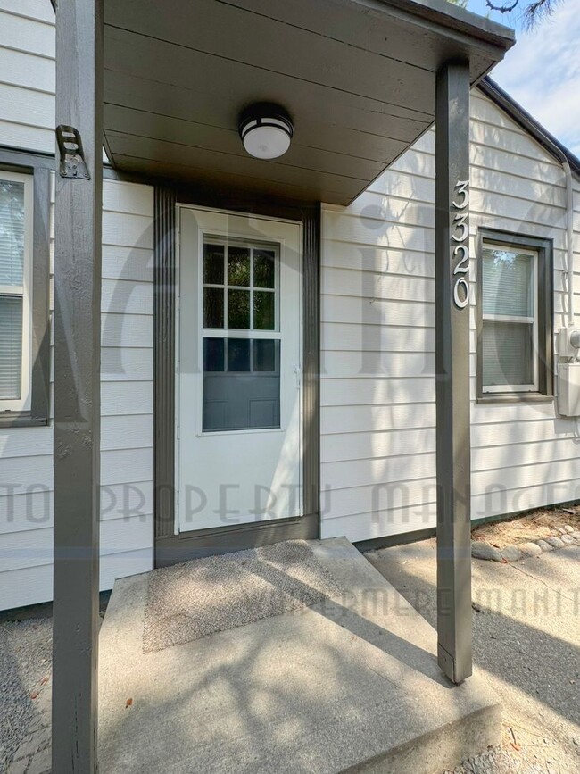 Building Photo - Charming Home Across From Finch Arboretum