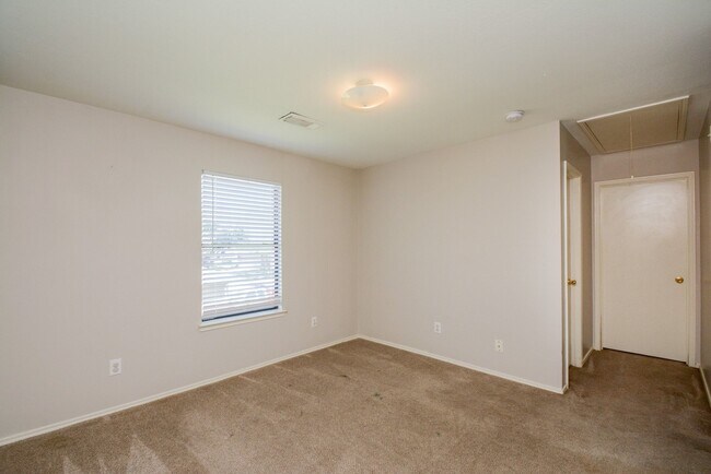 Building Photo - 6835 Lower Arrow Dr