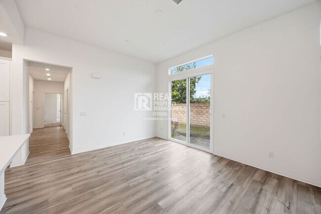 Building Photo - 365 Huntington Ct