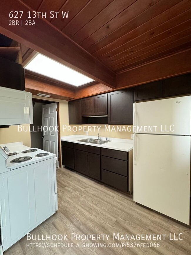 Building Photo - Move In Special - $300 off first full mont...