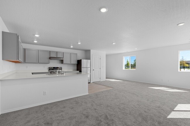 Building Photo - Lease special, save $900.00 if you sign an...