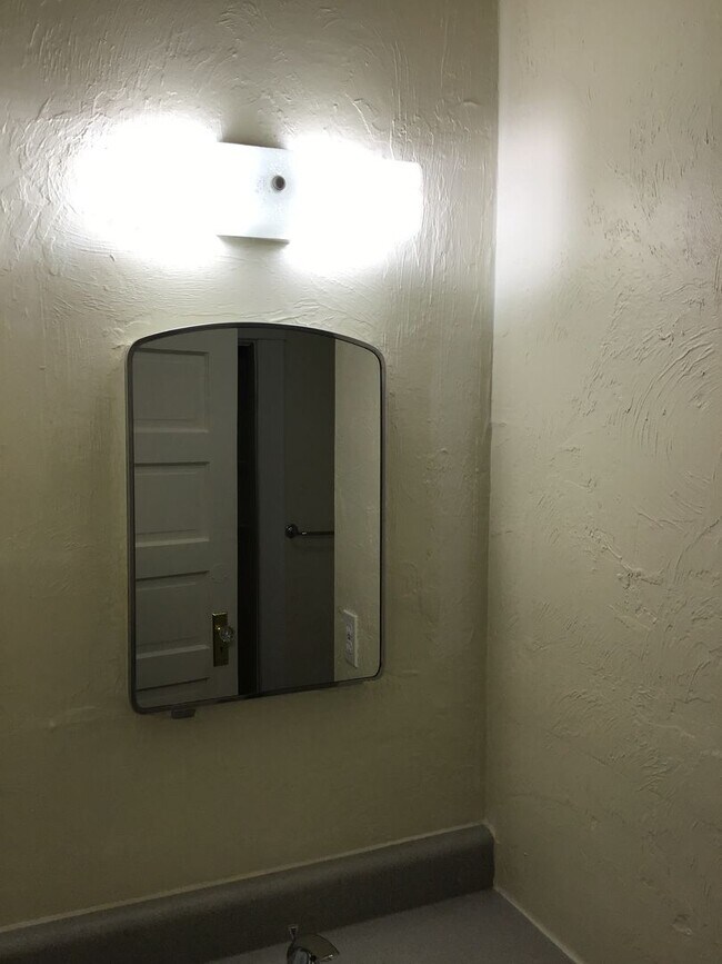 Building Photo - NW 5th