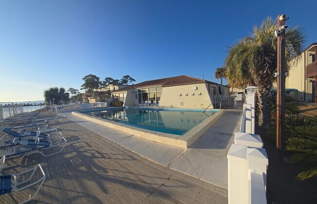 Building Photo - 308 Miracle Strip Pkwy SW