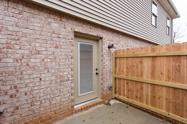 Building Photo - 2506 E Main St