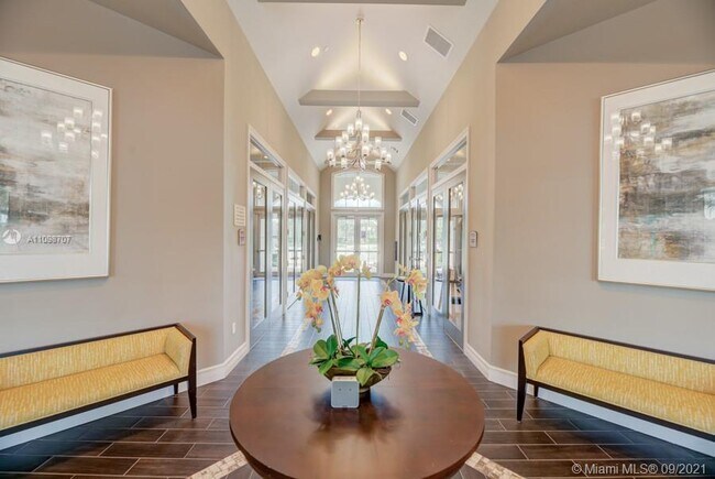 Building Photo - 1585 Evergreen Terrace