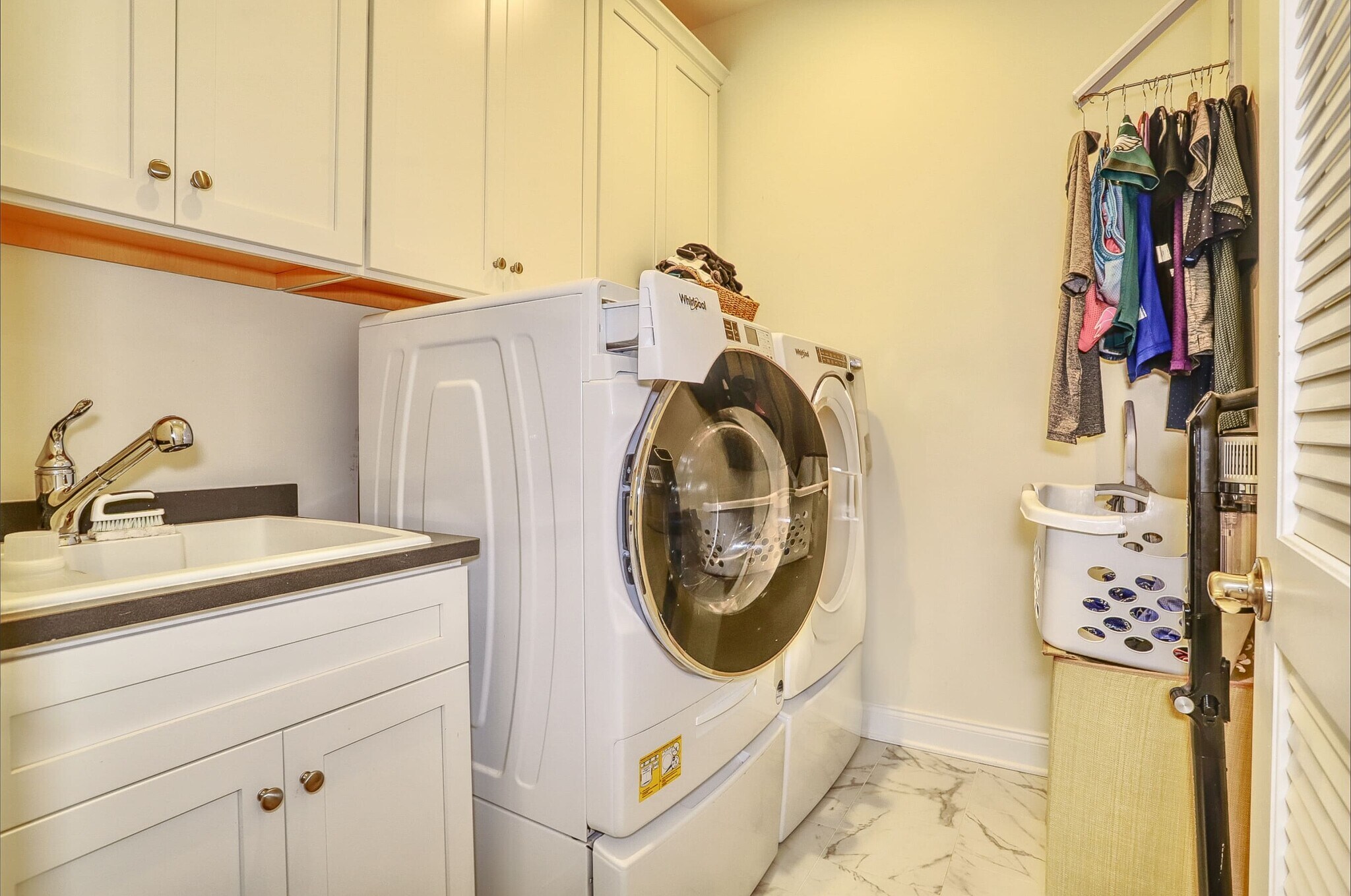 Building Photo - 22 Silent Nest Way