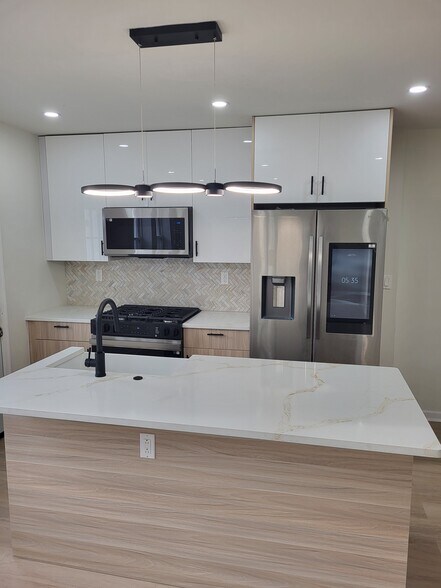 Full kitchen with walk out balcony - 1164 Atwood Rd