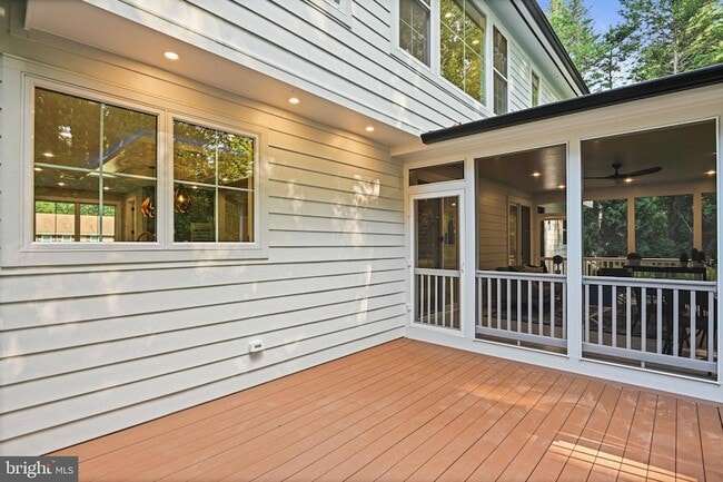 Building Photo - 9615 Locust Hill Dr