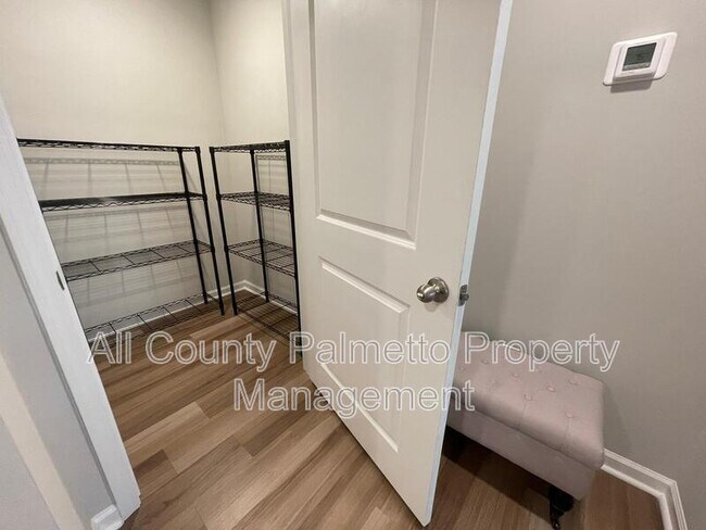 Building Photo - 577 McLernon Trce