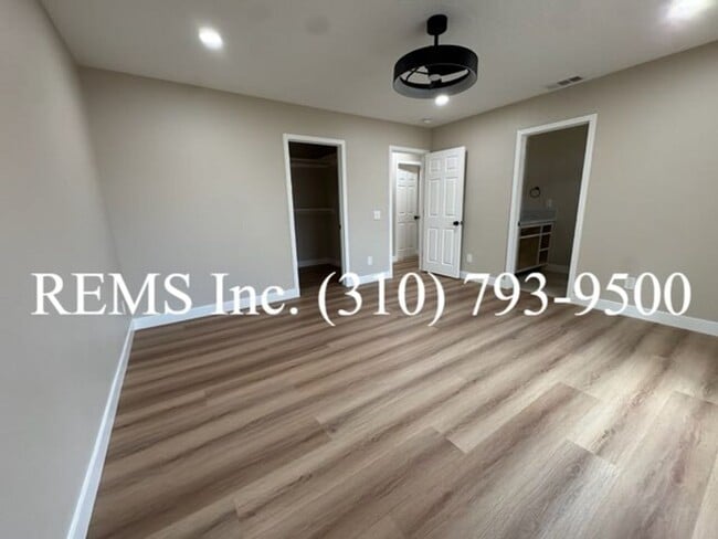 Building Photo - Remodeled Hersperia Front House with Laundry and Parking