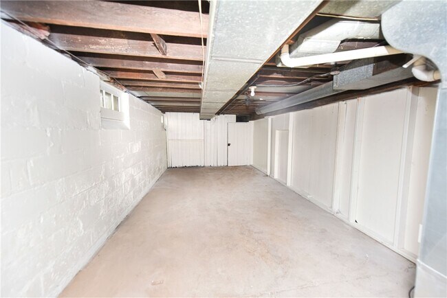 Building Photo - 200 Elmdorf Ave