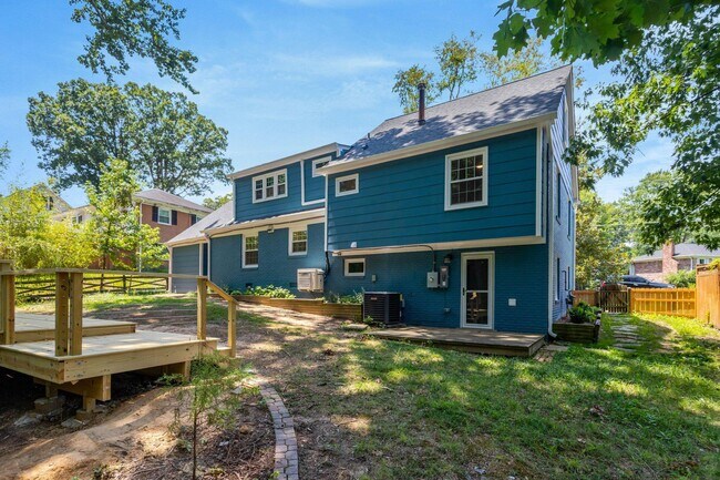 Building Photo - 8005 Candlewood Dr