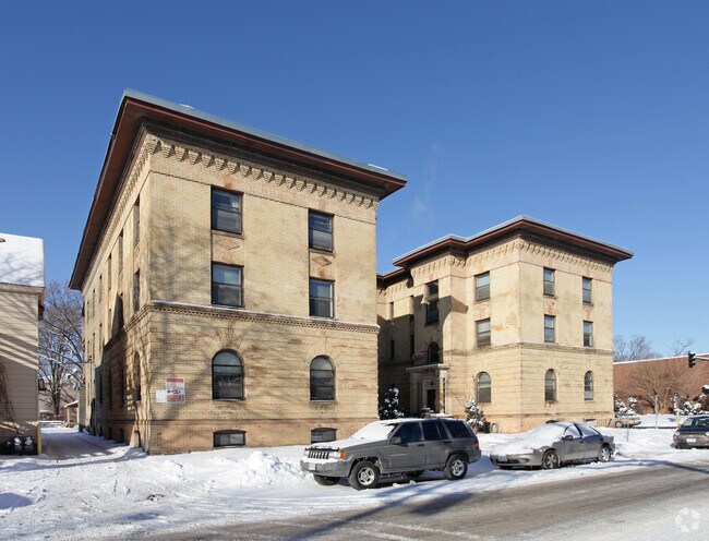 Primary Photo - Ashmore Apartments