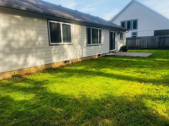 Building Photo - "Charming 3-Bedroom Oasis with Cozy Fireplace in Veneta – 1268 Sq Ft of Comfort!"