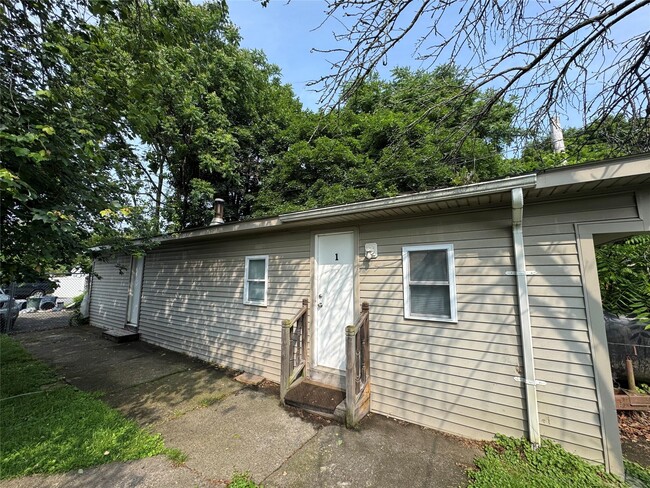Primary Photo - 52 Clancy Ave