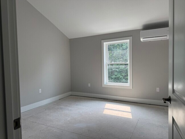 Building Photo - 251 Sladen St