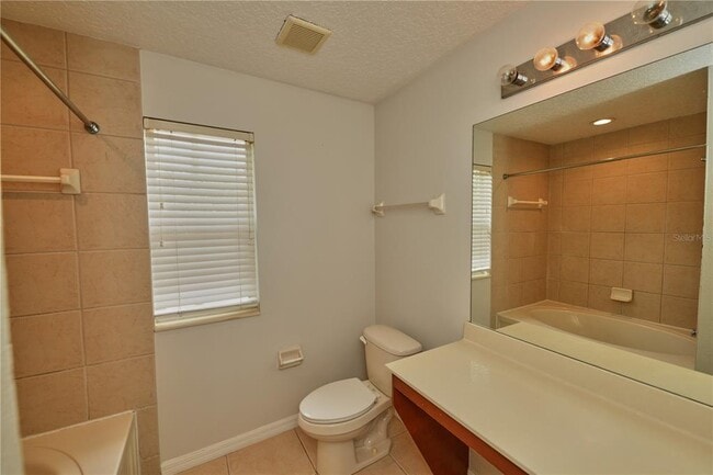 Building Photo - 2730 Retreat View Cir
