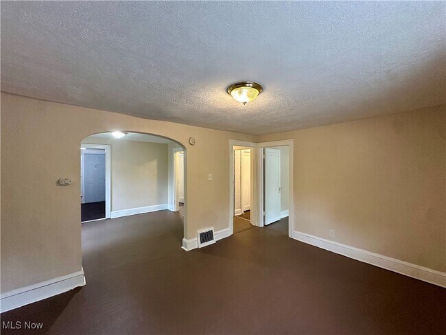 Building Photo - 1248 Pondview Ave