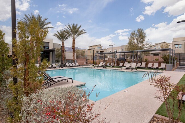 Building Photo - Fully furnished luxury townhome in Affinit...