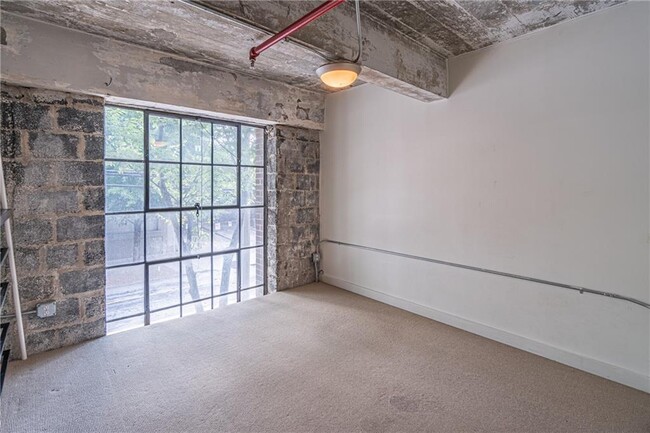 Building Photo - 650 Glen Iris Dr NE