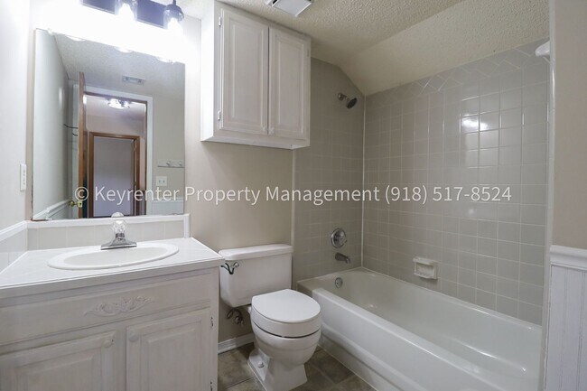 Building Photo - Recently Updated 3 Bed 2.5 Bath in Bixby - Move in Ready!