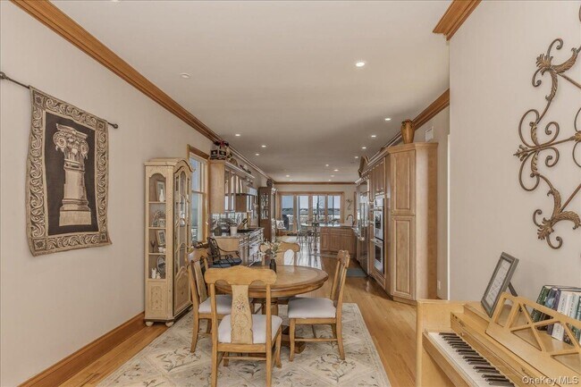 Building Photo - 672 Dune Rd