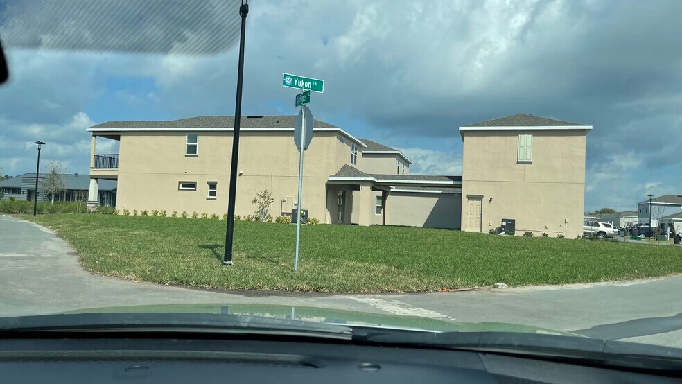 Side view - 780 Yukon Ln