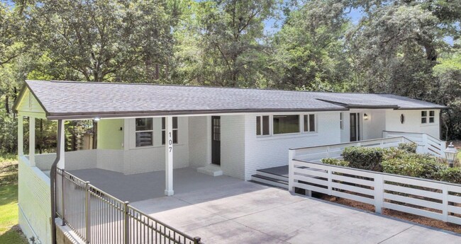 Primary Photo - 107 Woodland Dr