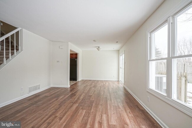 Building Photo - 117 Chaucer Rd