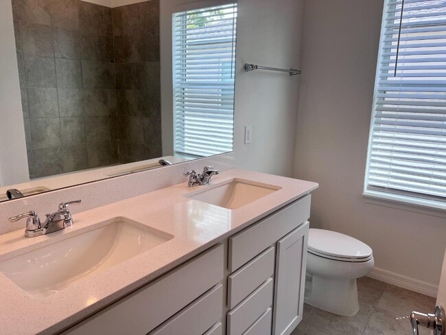 Building Photo - 6125 Planta LN