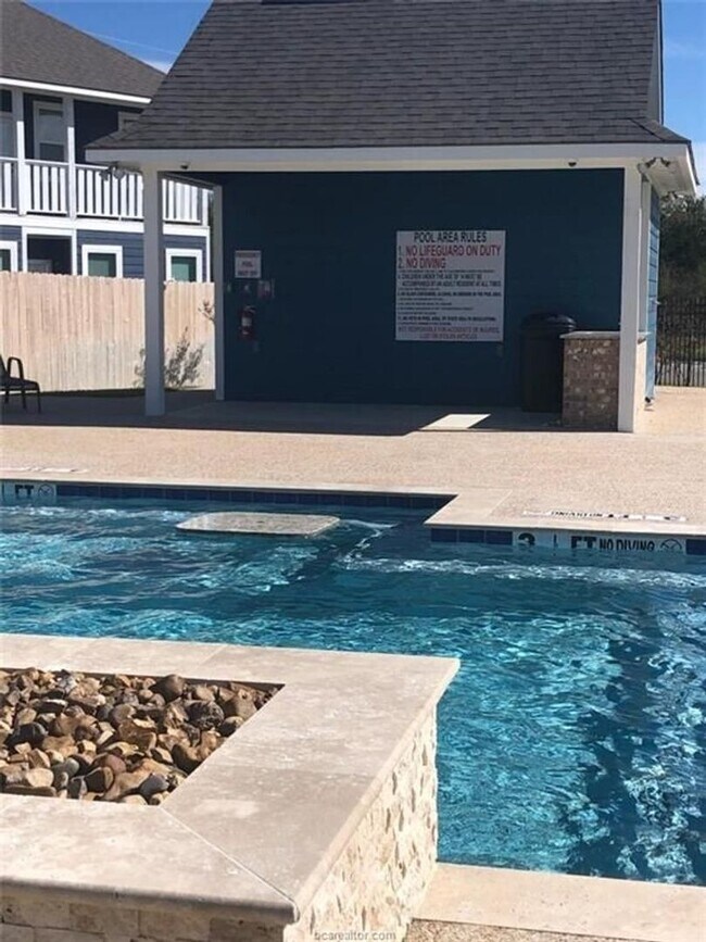 Building Photo - 4 bed,4 bath House