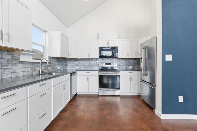 Building Photo - 10412 Parkwood Dr