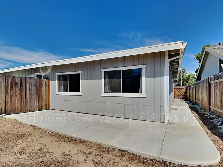 Building Photo - 5901 Spring Glen Dr