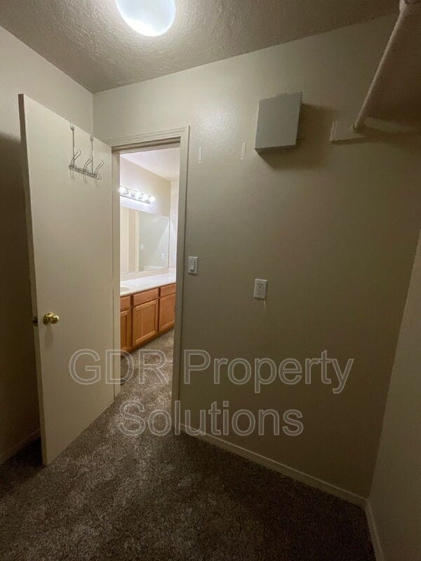 Building Photo - 716 Mesa Del Rio St NW