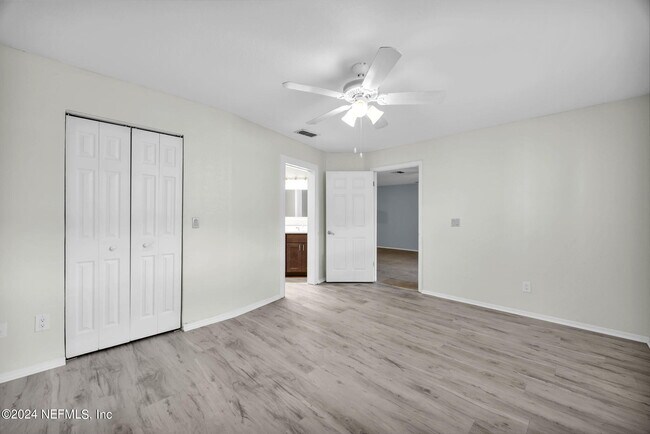 Building Photo - 13 Arbor Club Dr